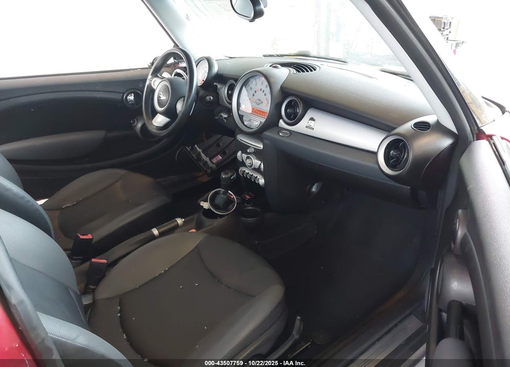 2008 MINI COOPER VIN: WMWMF33588TT60827