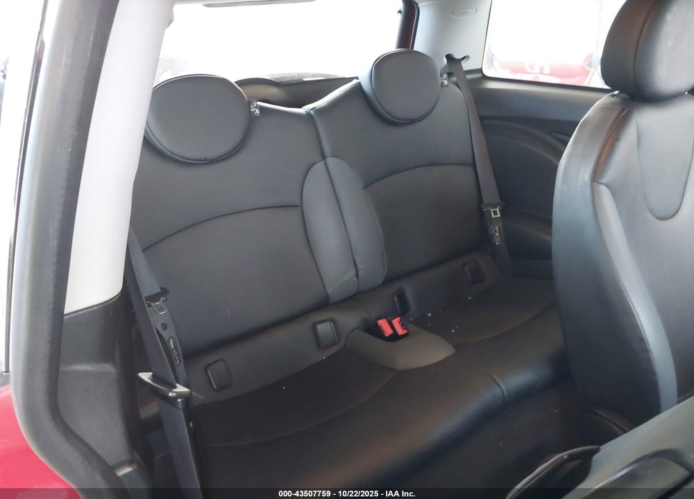 2008 MINI COOPER VIN: WMWMF33588TT60827