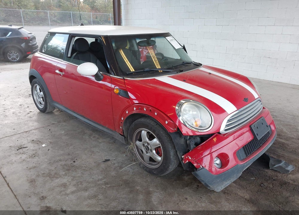 2008 MINI COOPER VIN: WMWMF33588TT60827