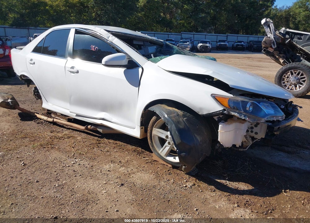 2014 TOYOTA CAMRY SE VIN: 4T1BF1FK0EU760236