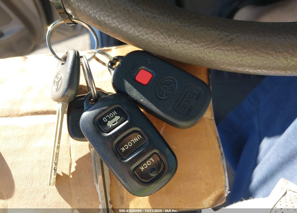 2005 TOYOTA CAMRY LE VIN: 4T1BE32K55U982260