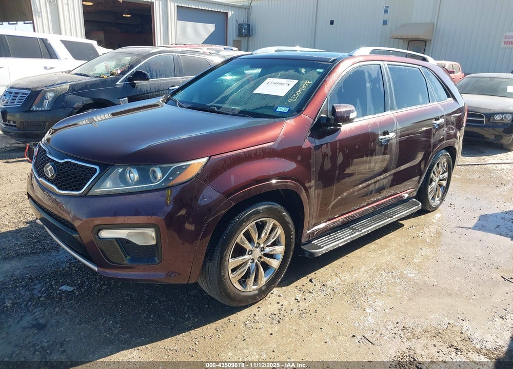 2011 KIA SORENTO VIN: 5XYKW4A27BG127629