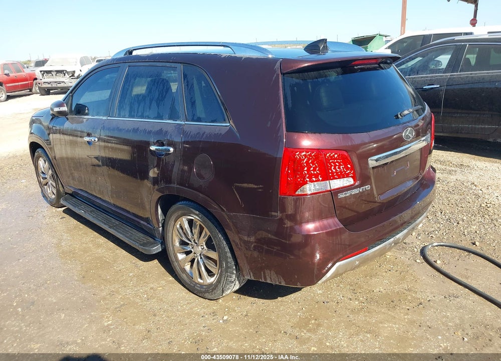 2011 KIA SORENTO VIN: 5XYKW4A27BG127629