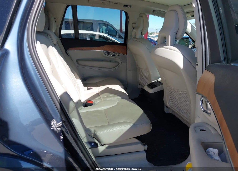 2022 VOLVO XC90 T5 MOMENTUM 7 PASSENGER VIN: YV4102PK1N1786381