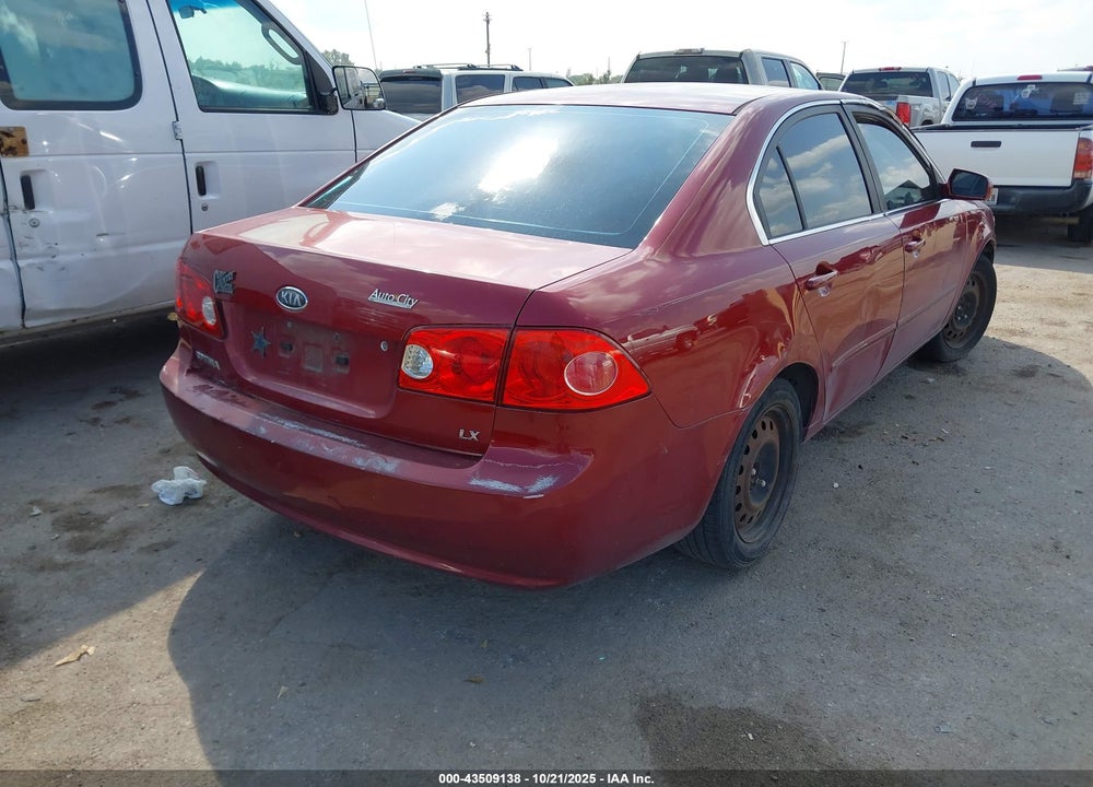 2008 KIA OPTIMA LX VIN: KNAGE123385258103