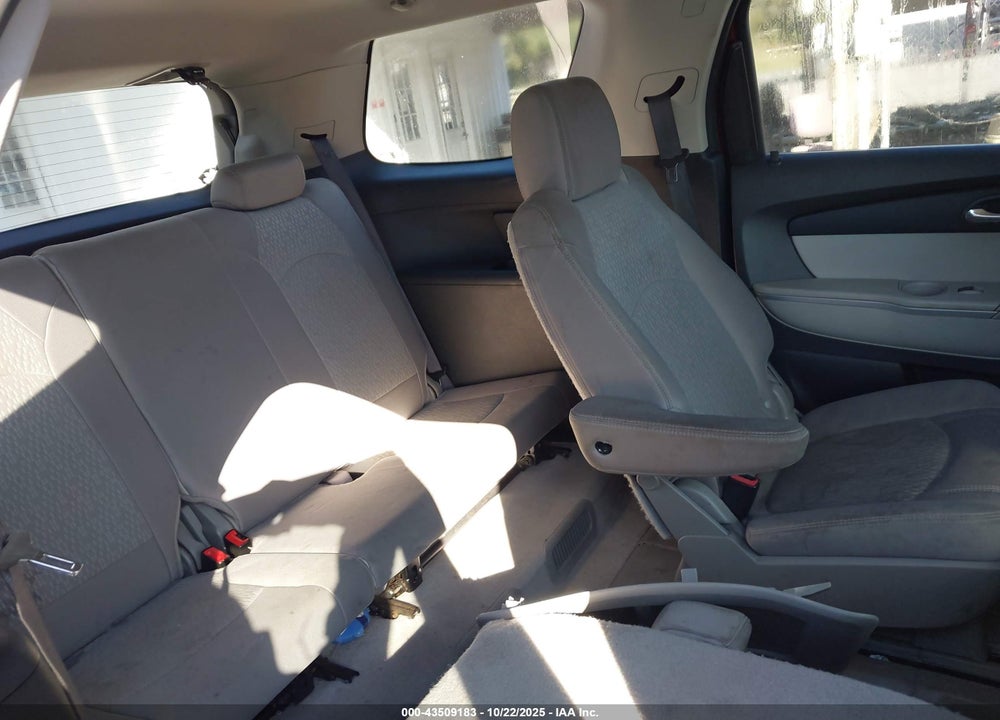 2011 GMC ACADIA SLE VIN: 1GKKRPED5BJ224160