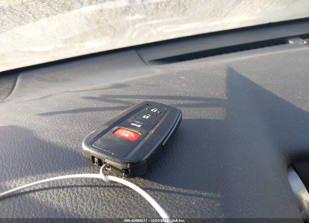 2019 TOYOTA CAMRY LE VIN: 4T1B11HK5KU843023
