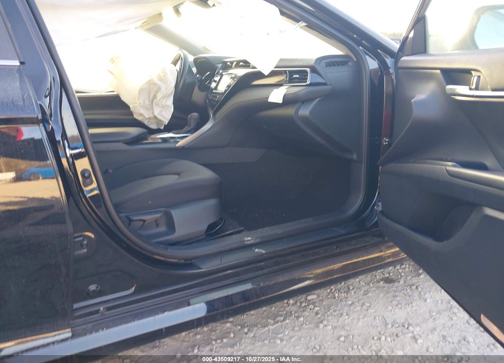 2019 TOYOTA CAMRY LE VIN: 4T1B11HK5KU843023