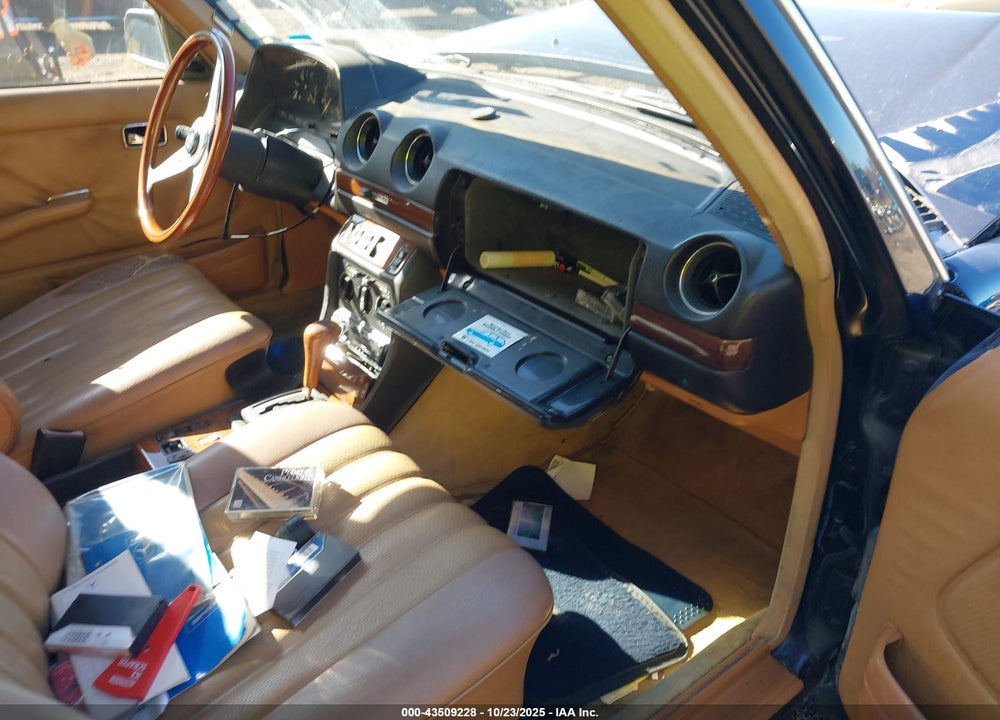 1983 MERCEDES-BENZ 240 D VIN: WDBAB23A7DB390778
