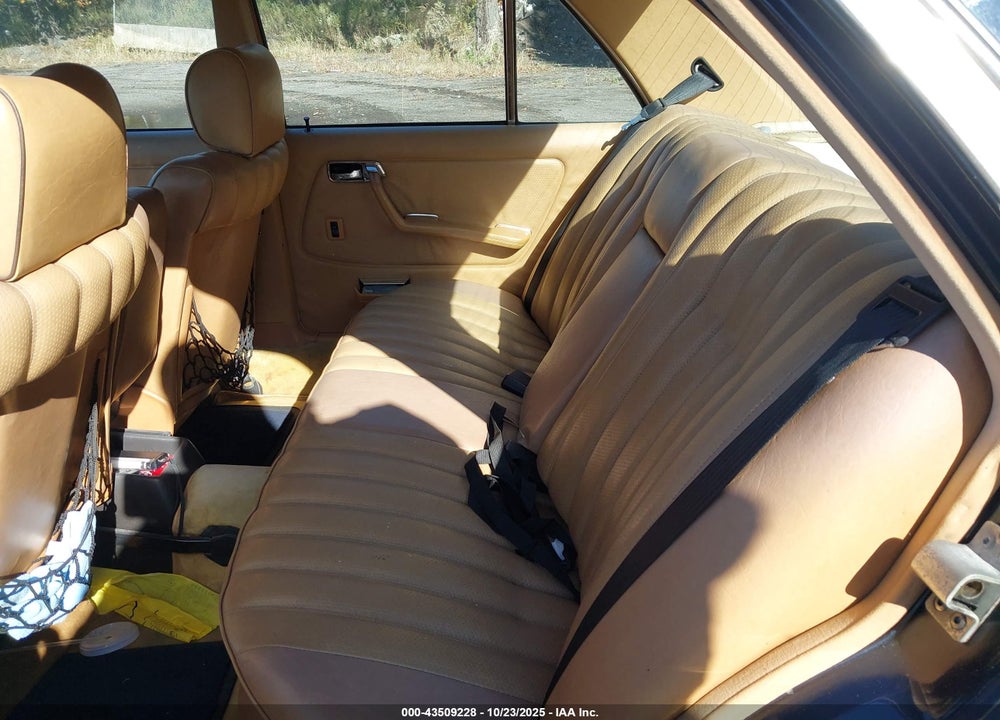 1983 MERCEDES-BENZ 240 D VIN: WDBAB23A7DB390778