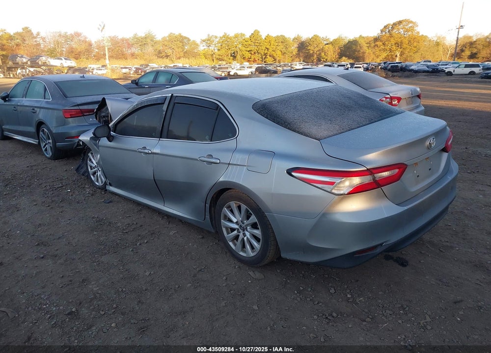 2018 TOYOTA CAMRY VIN: 4T1B11HK5JU678301