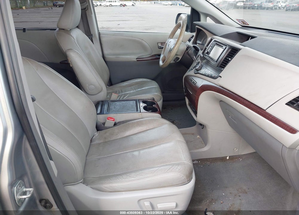 2013 TOYOTA SIENNA XLE V6 8 PASSENGER VIN: 5TDYK3DCXDS280774