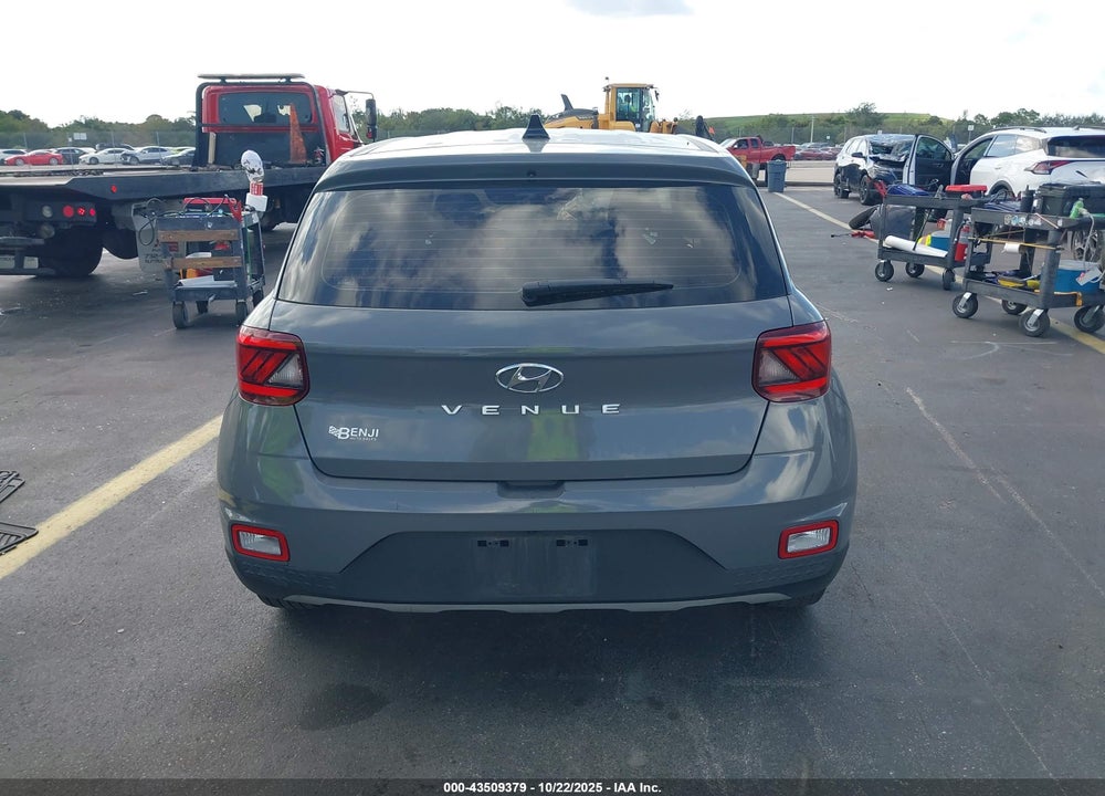 2021 HYUNDAI VENUE VIN: KMHRB8A38MU066413