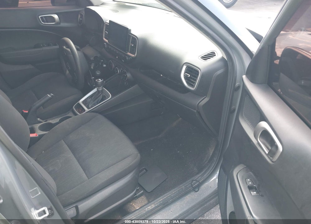 2021 HYUNDAI VENUE VIN: KMHRB8A38MU066413