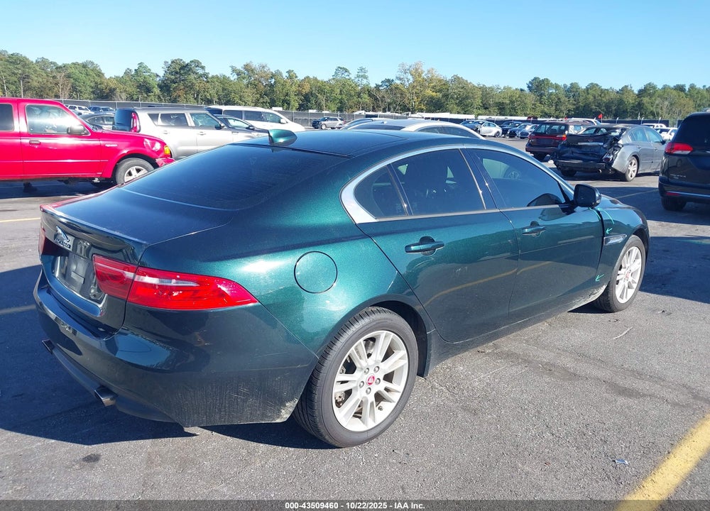 2017 JAGUAR XE VIN: SAJAD4BG3HA962052