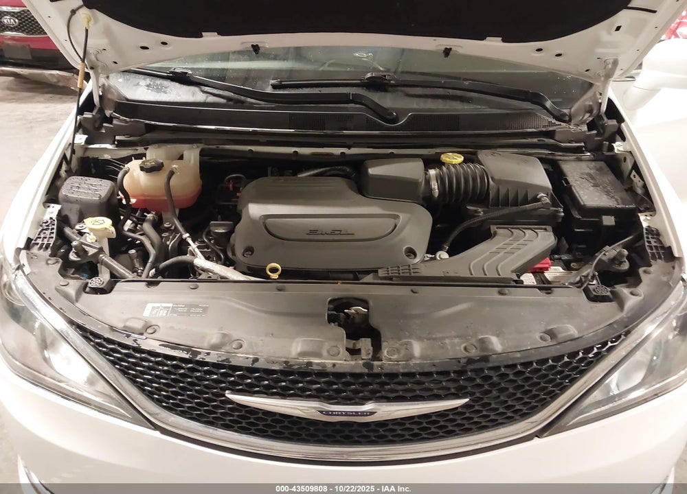 2020 CHRYSLER PACIFICA TOURING L VIN: 2C4RC1BG2LR112890