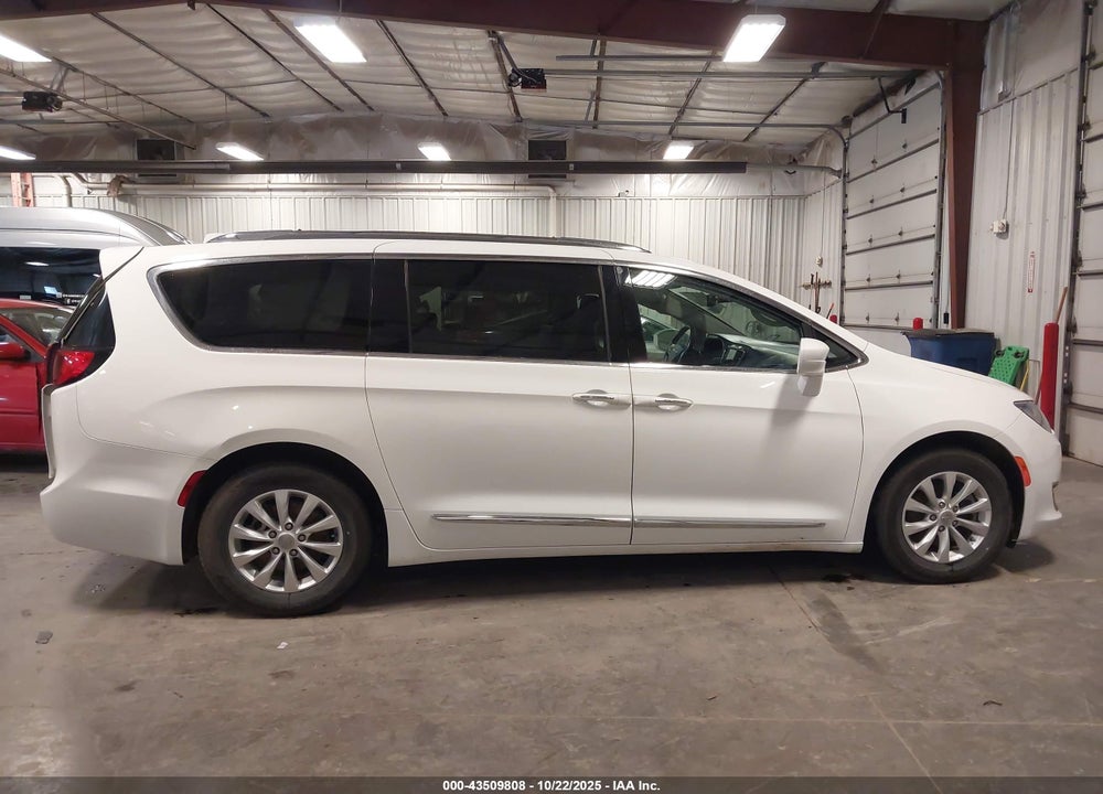 2020 CHRYSLER PACIFICA TOURING L VIN: 2C4RC1BG2LR112890