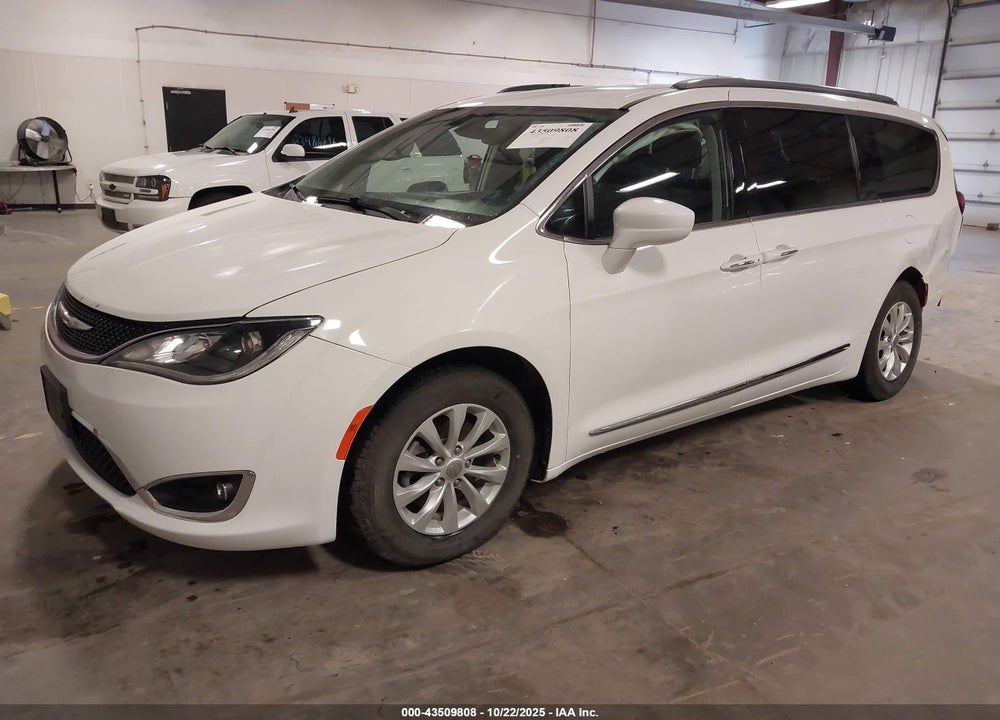 2020 CHRYSLER PACIFICA TOURING L VIN: 2C4RC1BG2LR112890