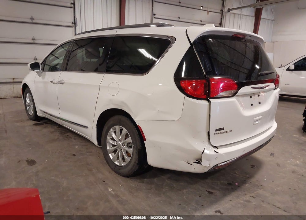 2020 CHRYSLER PACIFICA TOURING L VIN: 2C4RC1BG2LR112890
