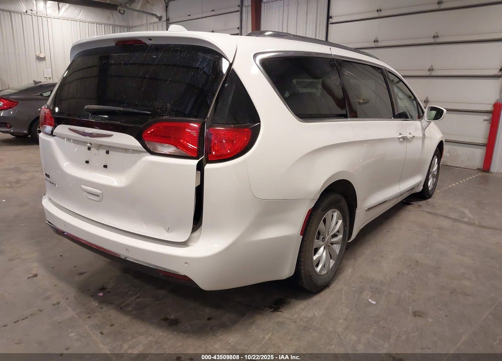 2020 CHRYSLER PACIFICA TOURING L VIN: 2C4RC1BG2LR112890