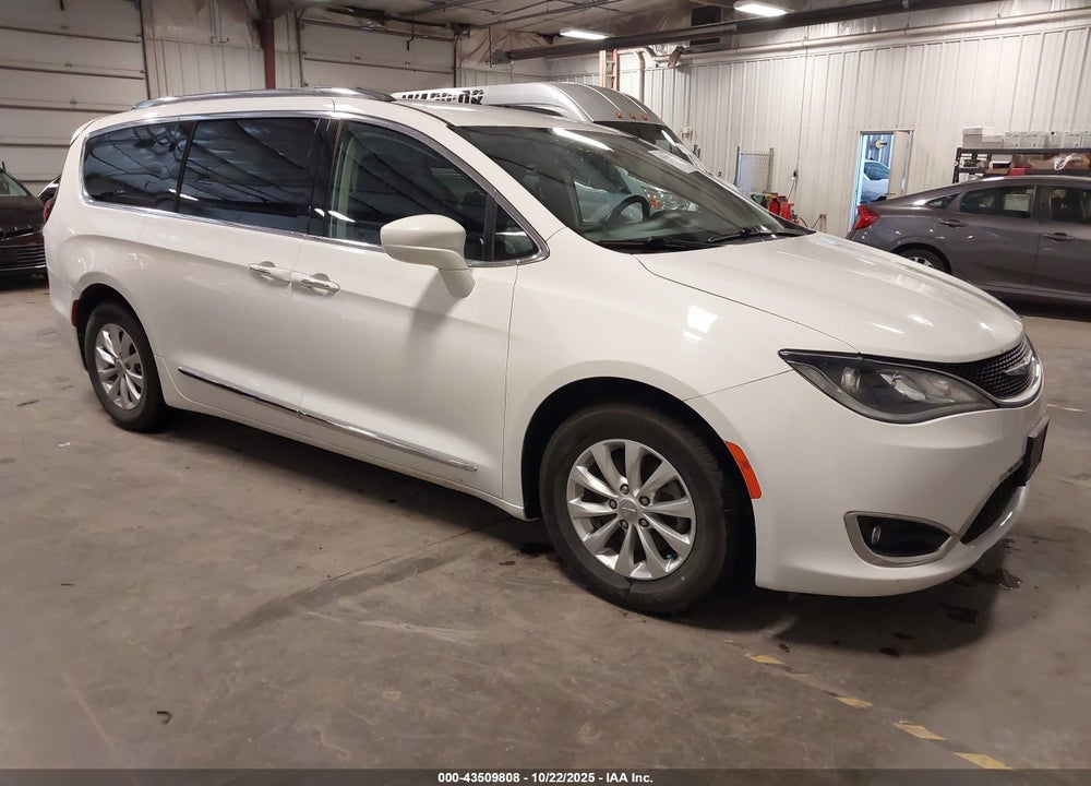 2020 CHRYSLER PACIFICA TOURING L VIN: 2C4RC1BG2LR112890