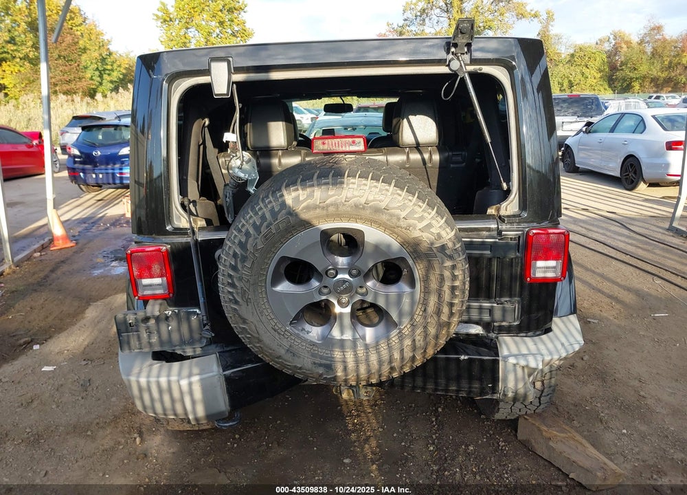 2016 JEEP WRANGLER UNLIMITED SAHARA VIN: 1C4HJWEGXGL152580