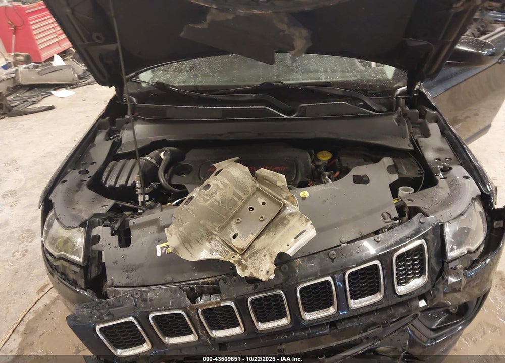 2018 JEEP COMPASS LATITUDE 4X4 VIN: 3C4NJDBB2JT373084