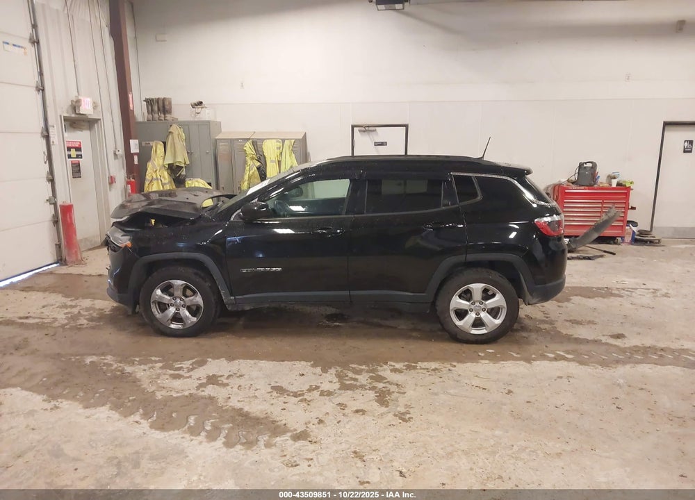 2018 JEEP COMPASS LATITUDE 4X4 VIN: 3C4NJDBB2JT373084