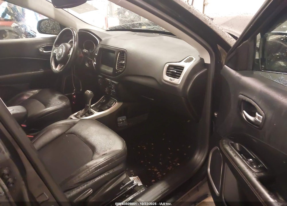 2018 JEEP COMPASS LATITUDE 4X4 VIN: 3C4NJDBB2JT373084