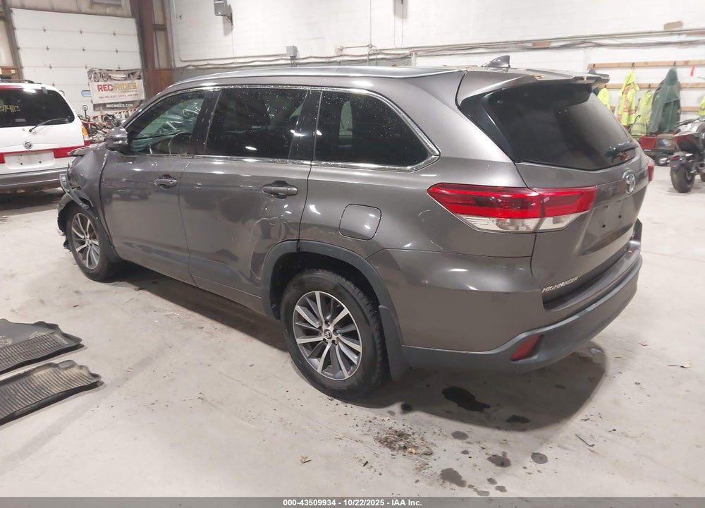 2017 TOYOTA HIGHLANDER XLE VIN: 5TDJZRFH9HS442196