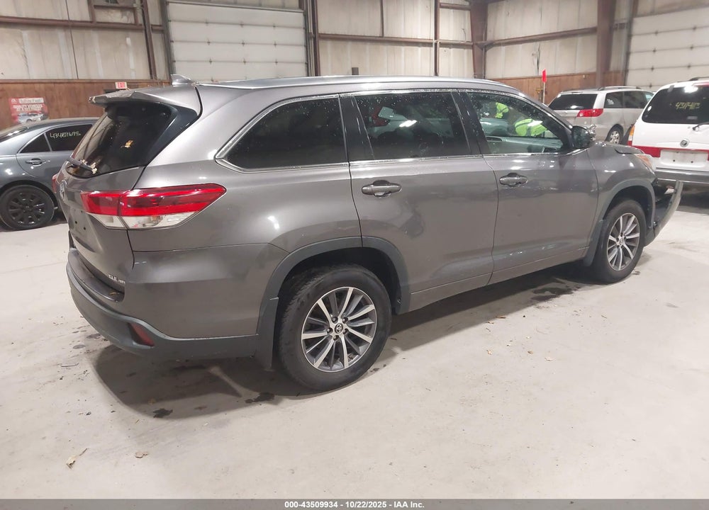 2017 TOYOTA HIGHLANDER XLE VIN: 5TDJZRFH9HS442196