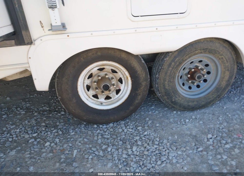 1999 HITCHHIKER TRAVEL TRLR VIN: 1NW32KR00XD072144