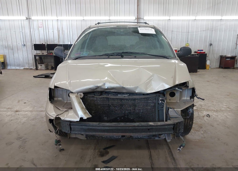 2005 CHRYSLER TOWN & COUNTRY LX VIN: 2C4GP44R65R179863