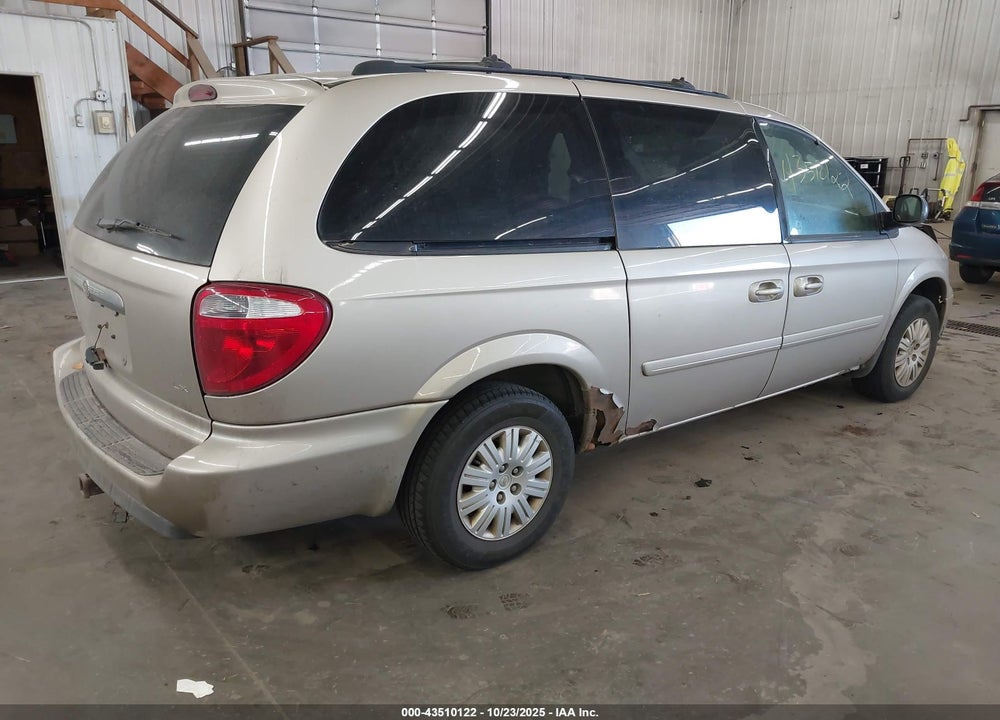 2005 CHRYSLER TOWN & COUNTRY LX VIN: 2C4GP44R65R179863