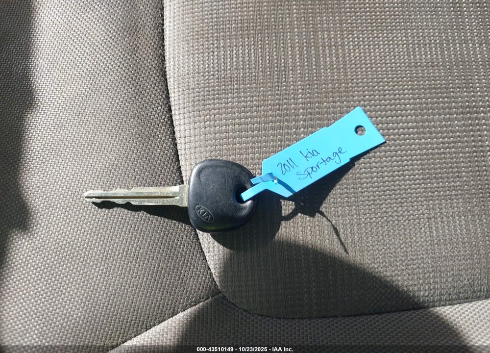 2011 KIA SPORTAGE VIN: KNDPBCA20B7083806
