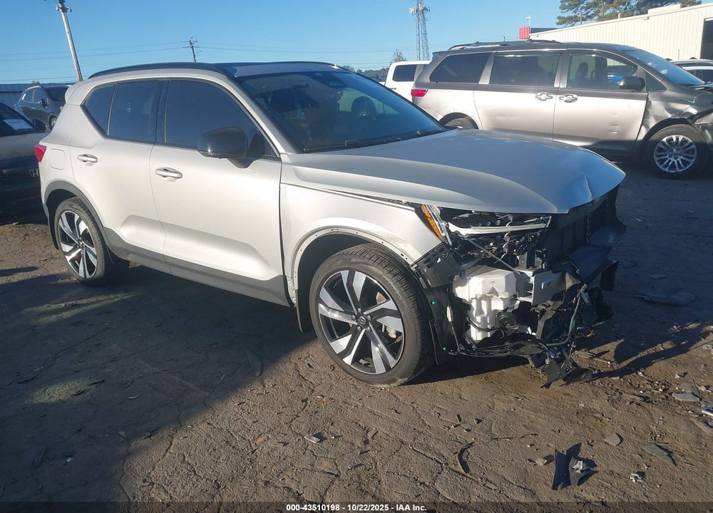 2023 VOLVO XC40 B5 ULTIMATE DARK THEME VIN: YV4L12UX2P2032232