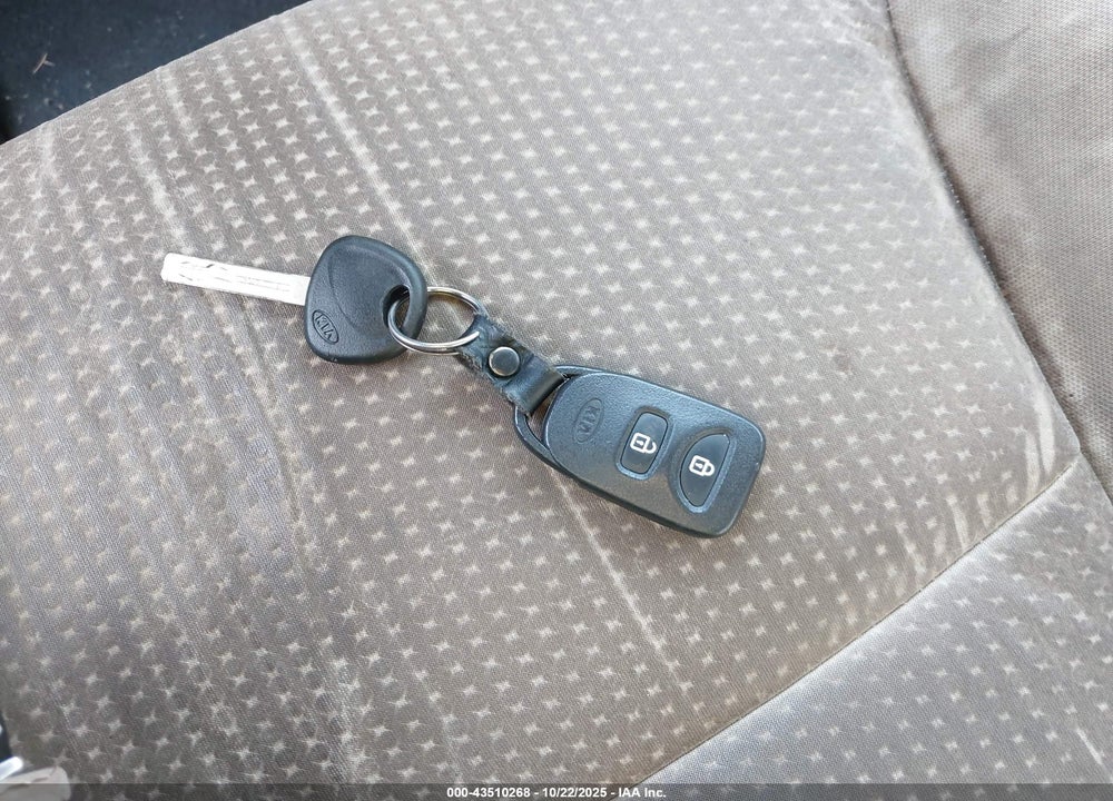 2013 KIA SORENTO VIN: 5XYKTDA22DG353086