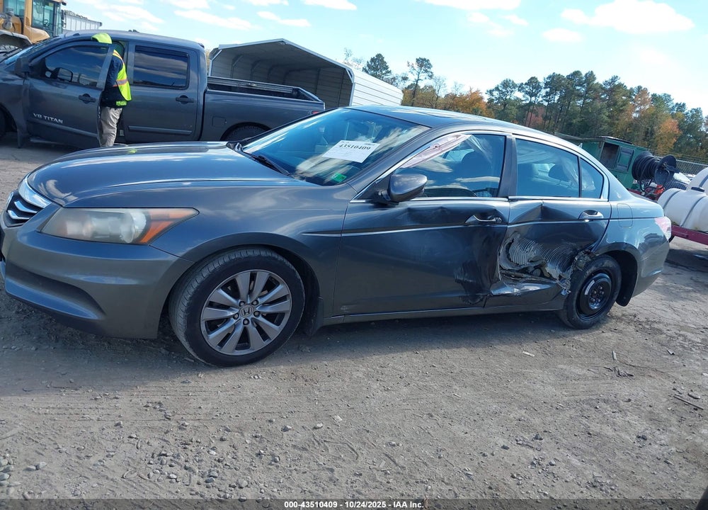 2011 HONDA ACCORD 2.4 EX VIN: 1HGCP2F77BA078444