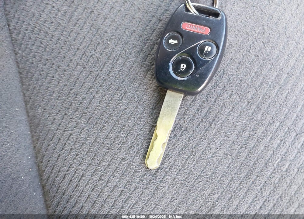 2011 HONDA ACCORD 2.4 EX VIN: 1HGCP2F77BA078444