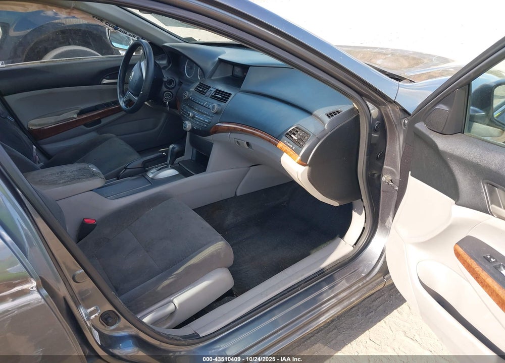 2011 HONDA ACCORD 2.4 EX VIN: 1HGCP2F77BA078444