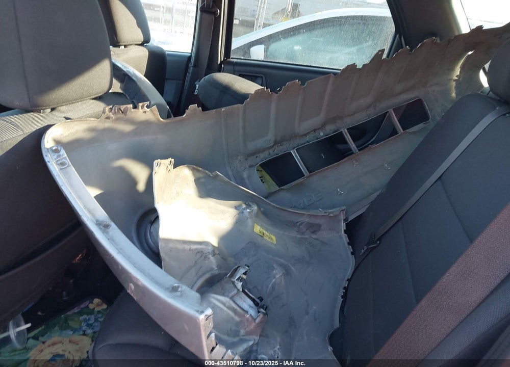 2010 FORD ESCAPE VIN: 1FMCU9D78AKD30127
