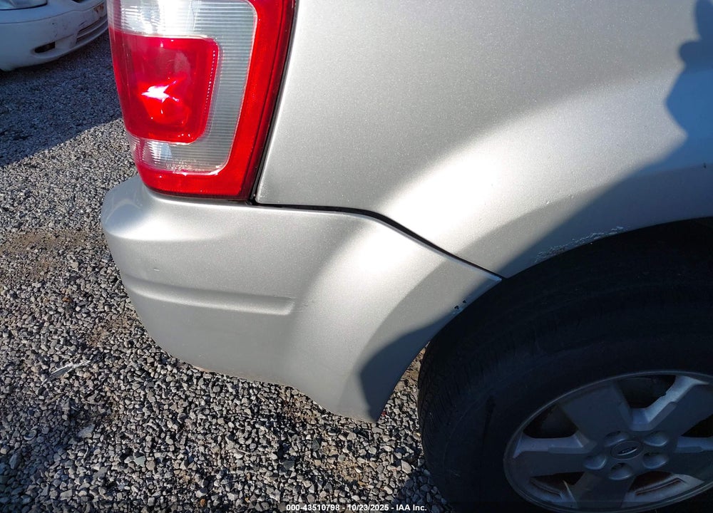 2010 FORD ESCAPE VIN: 1FMCU9D78AKD30127
