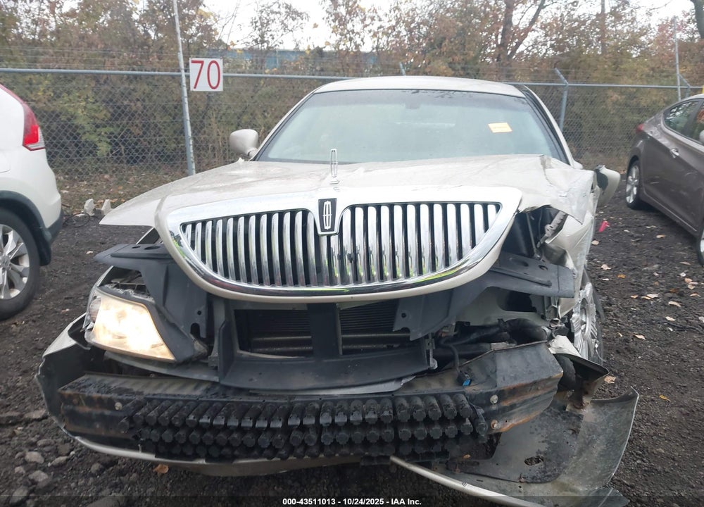 2011 LINCOLN TOWN CAR VIN: 2LNBL8CVXBX750320