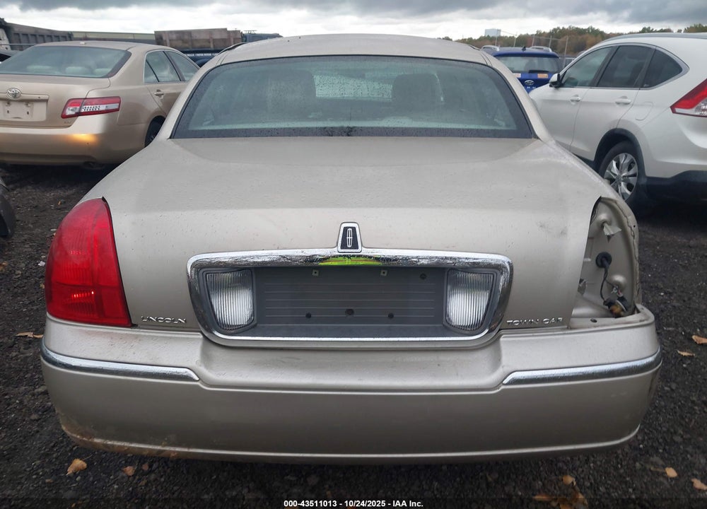 2011 LINCOLN TOWN CAR VIN: 2LNBL8CVXBX750320