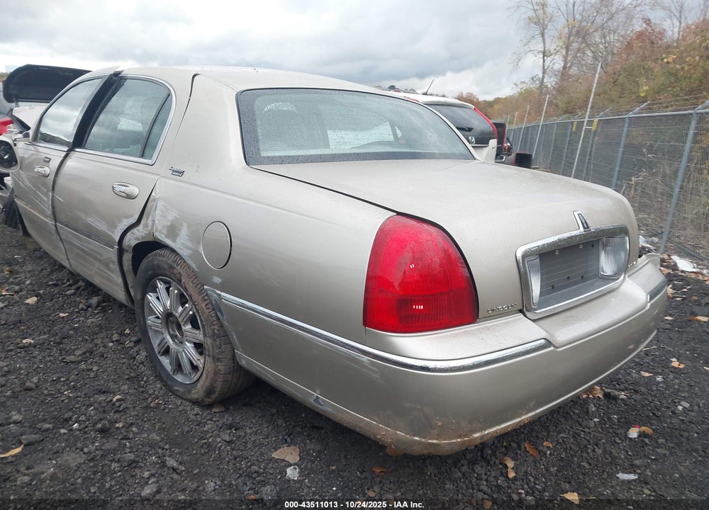 2011 LINCOLN TOWN CAR VIN: 2LNBL8CVXBX750320