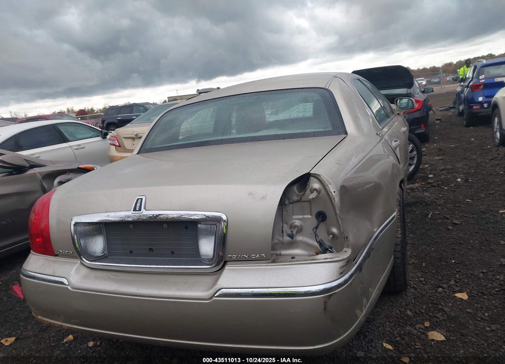2011 LINCOLN TOWN CAR VIN: 2LNBL8CVXBX750320