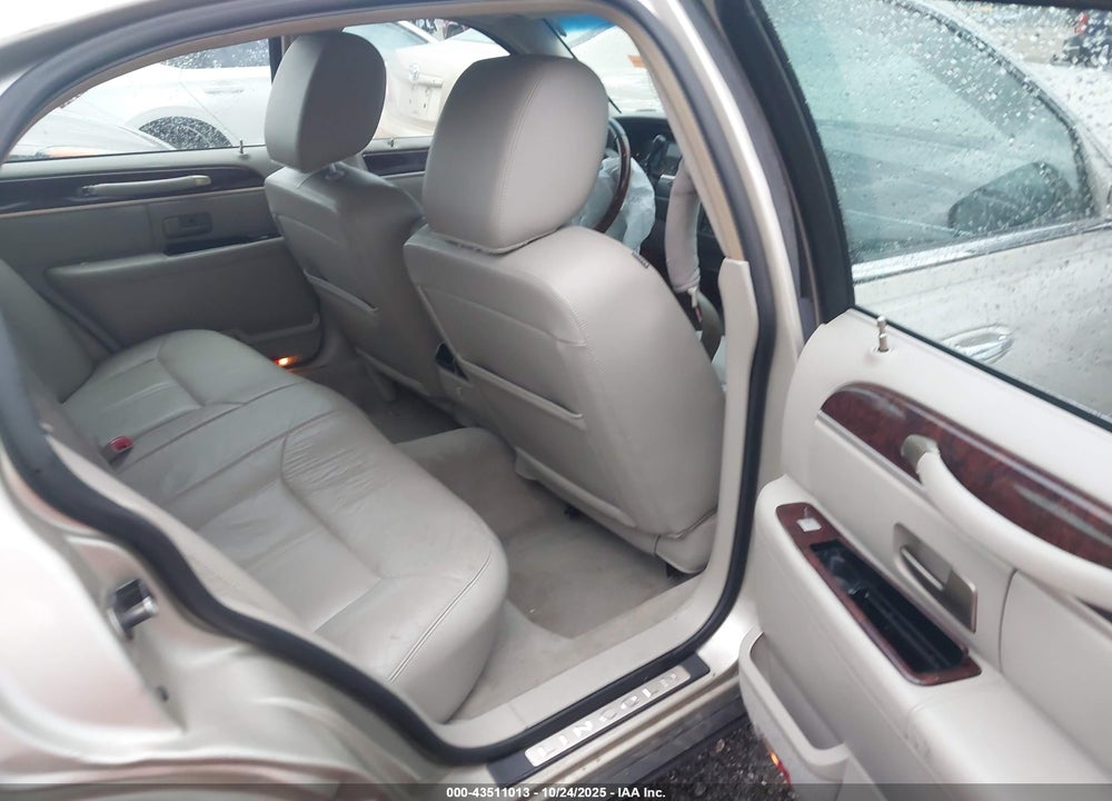 2011 LINCOLN TOWN CAR VIN: 2LNBL8CVXBX750320