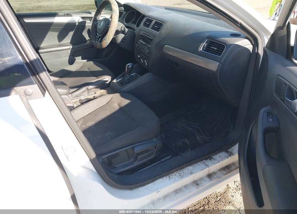 2015 VOLKSWAGEN JETTA VIN: 3VWD17AJ1FM232401