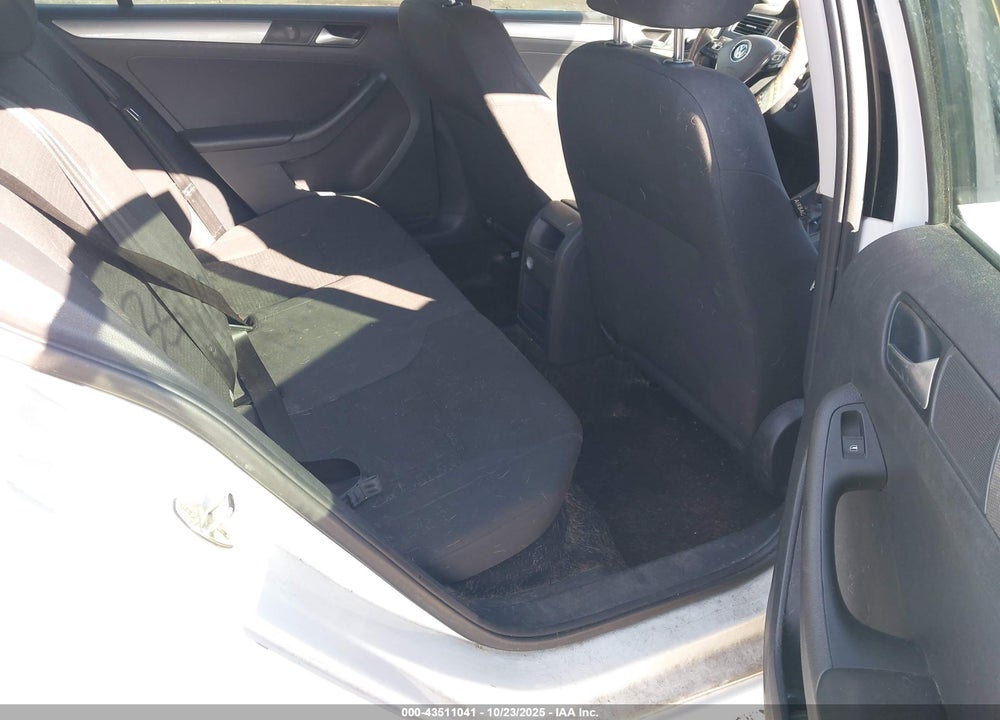 2015 VOLKSWAGEN JETTA VIN: 3VWD17AJ1FM232401