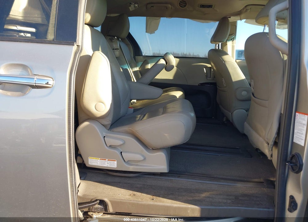 2017 TOYOTA SIENNA XLE 8 PASSENGER VIN: 5TDYZ3DC0HS839699
